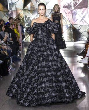 Christian Siriano 2019 sonbahar kış pist Haritayı New York City