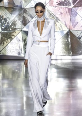 Christian Siriano 2019 sonbahar kış pist Haritayı New York City