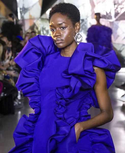 Christian Siriano 2019 Otoño Winter Runway Show en la ciudad de Nueva York — Foto de Stock