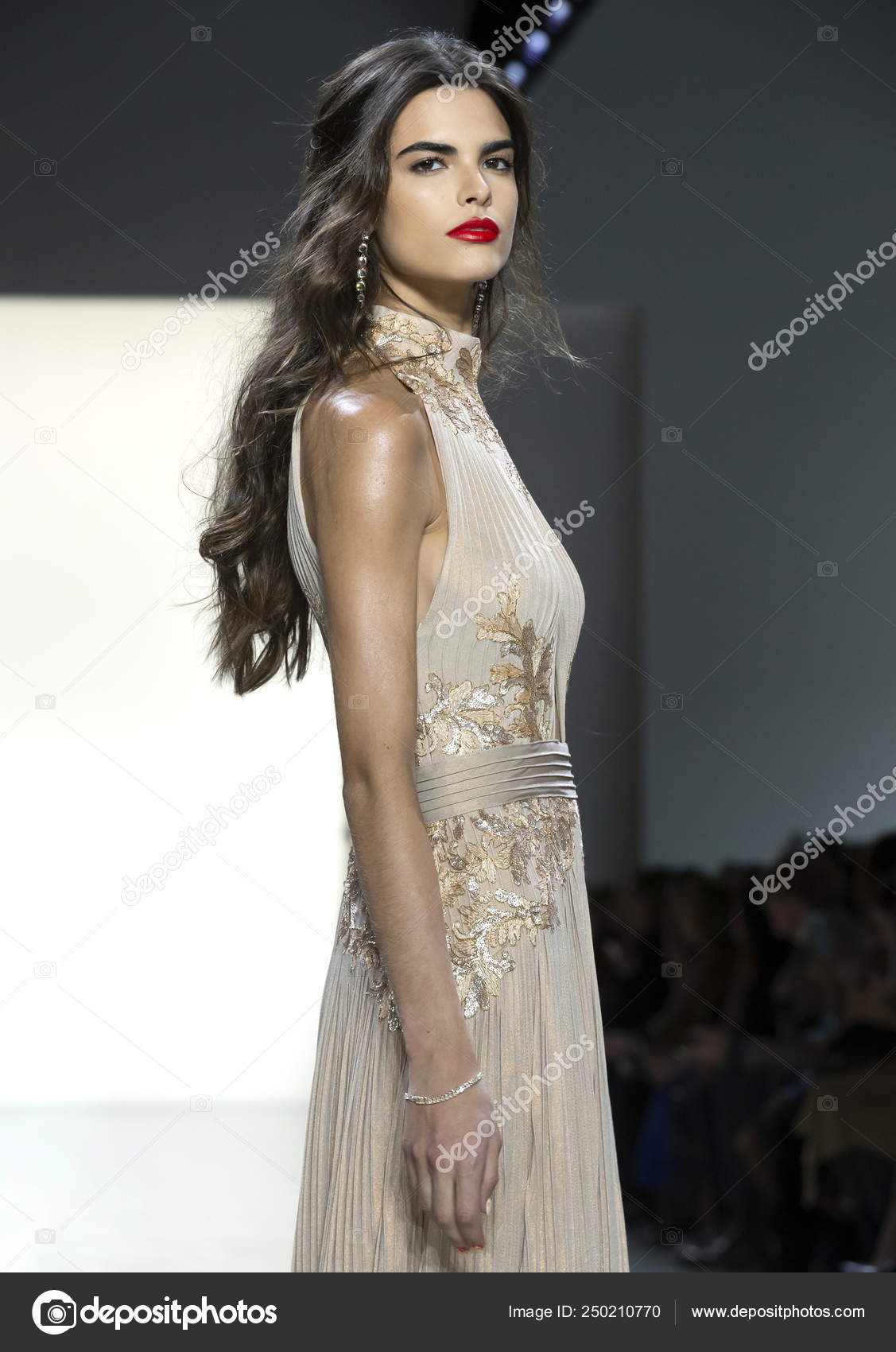 tadashi shoji 2019
