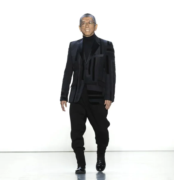 Tadashi Shoji 2019 jesień zima relacjonowania pokazu w Nowym Jorku — Zdjęcie stockowe
