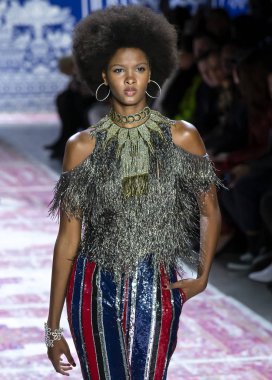 Naeem Khan 2019 sonbahar kış pist göster: New York City bölgesindeki