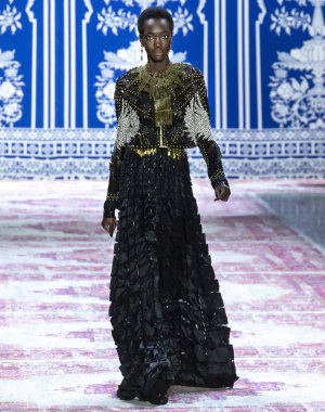 Naeem Khan 2019 sonbahar kış pist göster: New York City bölgesindeki