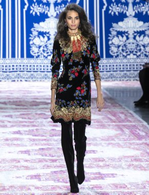 Naeem Khan 2019 sonbahar kış pist göster: New York City bölgesindeki