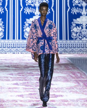 Naeem Khan 2019 sonbahar kış pist göster: New York City bölgesindeki