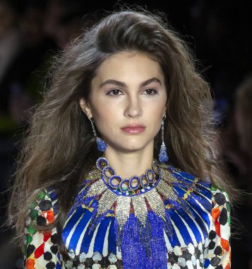 Naeem Khan 2019 sonbahar kış pist göster: New York City bölgesindeki