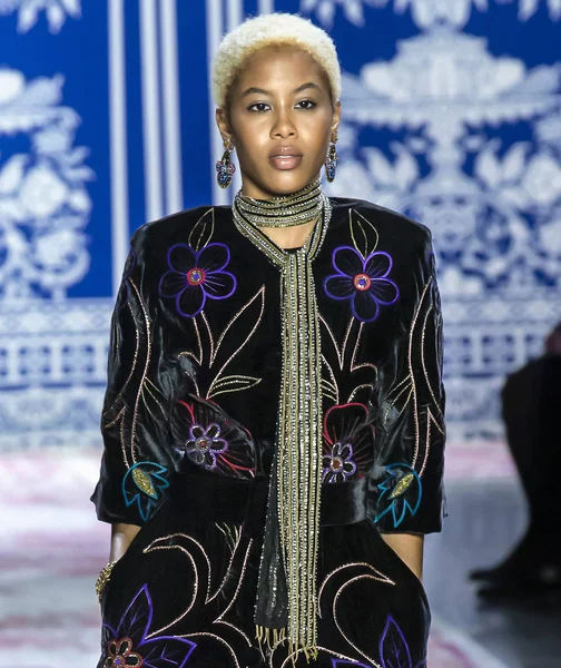 Naeem Khan 2019 Otoño Invierno Pasarela Show en la ciudad de Nueva York — Foto de Stock