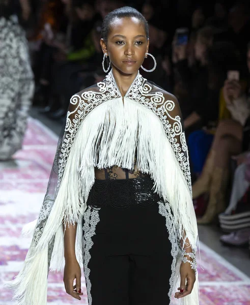 Naeem Khan 2019 Otoño Invierno Pasarela Show en la ciudad de Nueva York — Foto de Stock