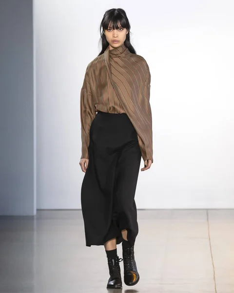 Midi by Noor Spectacle d'automne et d'hiver 2019 à New York — Photo