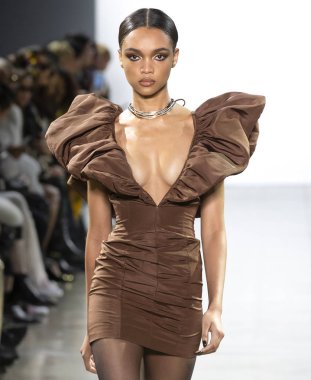 Laquan Smith 2019 sonbahar kış pist Haritayı New York City