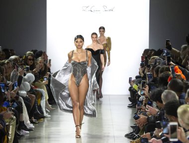 Laquan Smith 2019 sonbahar kış pist Haritayı New York City