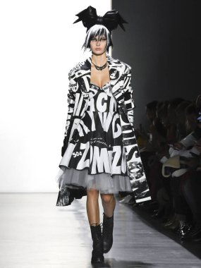 Jeremy Scott 2019 sonbahar kış pist Haritayı New York City
