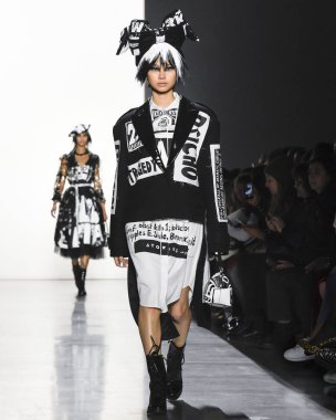 Jeremy Scott 2019 sonbahar kış pist Haritayı New York City