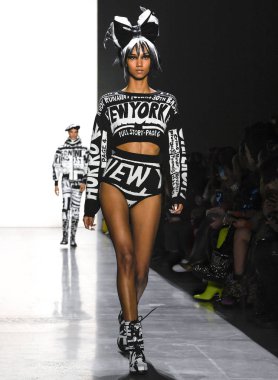 Jeremy Scott 2019 sonbahar kış pist Haritayı New York City
