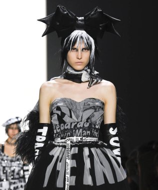 Jeremy Scott 2019 sonbahar kış pist Haritayı New York City