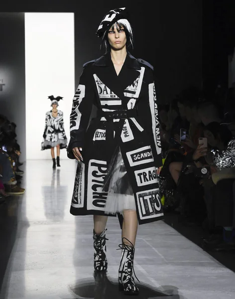 Jeremy Scott 2019 Otoño Winter Runway Show en la ciudad de Nueva York — Foto de Stock