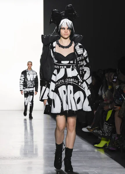 Jeremy Scott 2019 Fall Winter Runway Show em Nova York — Fotografia de Stock