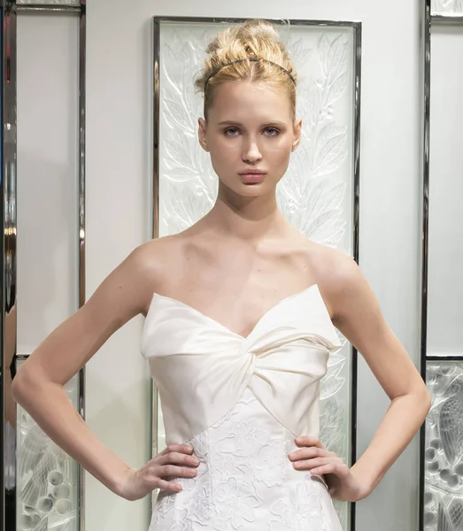 Gracy Accad Bridal show Spring 2020 collectie — Stockfoto