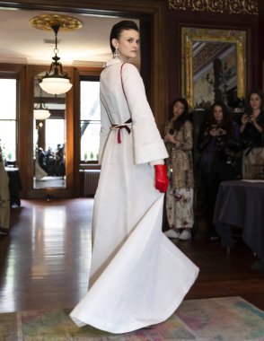 Monica Byrne gelin gösterisi bahar 2020 koleksiyonu