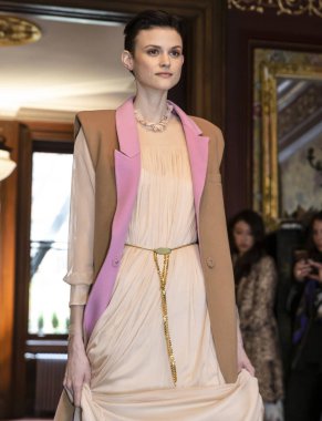 Monica Byrne gelin gösterisi bahar 2020 koleksiyonu