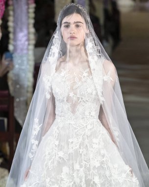 Reem Acra gelin gösterisi Spring 2020 koleksiyonu