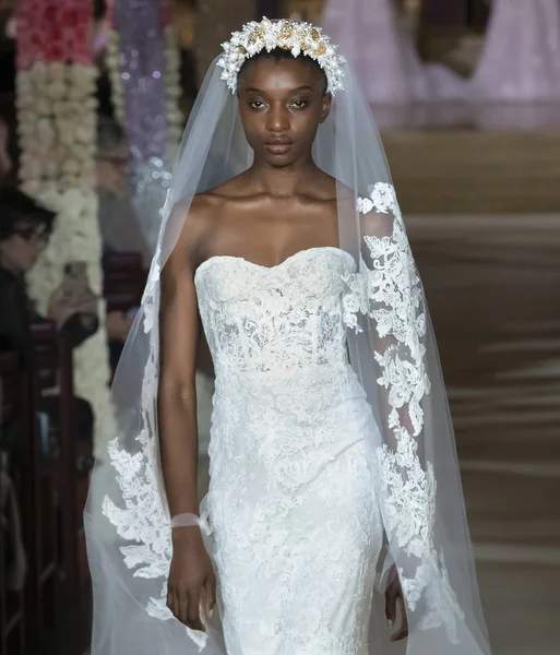 Coleção Reem Acra Bridal Show Primavera 2020 — Fotografia de Stock