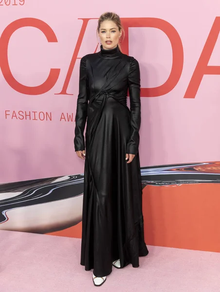 CFDA Fashion Awards, Arrivals, Brooklyn Museum, New York, USA - — Stock Photo, Image