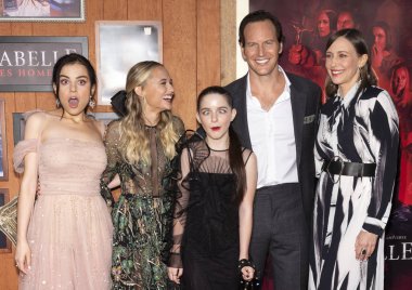 Warner Bros. Resimleri ve Yeni Hat Sinema 'Annabelle Homes Comes