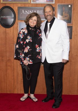 Warner Bros. Resimleri ve Yeni Hat Sinema 'Annabelle Homes Comes