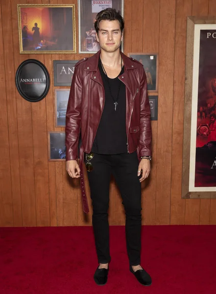 Warner Bros. Resimleri ve Yeni Hat Sinema 'Annabelle Homes Comes