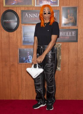 Warner Bros. Resimleri ve Yeni Hat Sinema 'Annabelle Homes Comes