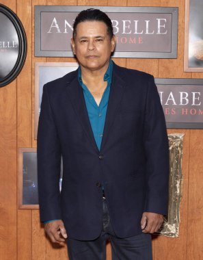 Warner Bros. Resimleri ve Yeni Hat Sinema 'Annabelle Homes Comes