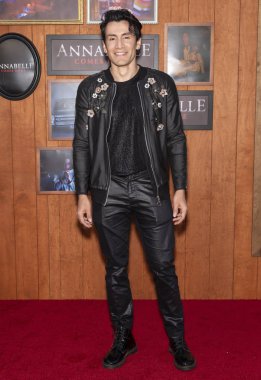 Warner Bros. Resimleri ve Yeni Hat Sinema 'Annabelle Homes Comes