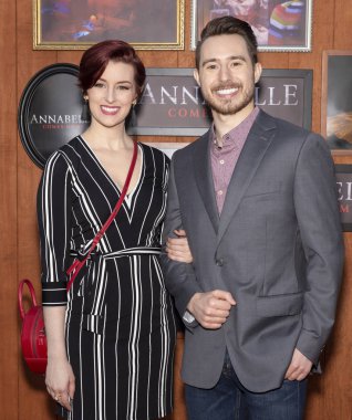 Warner Bros. Resimleri ve Yeni Hat Sinema 'Annabelle Homes Comes
