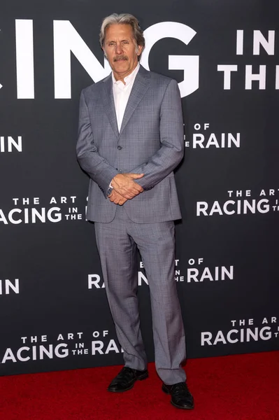 'Yağmurda Yarış Sanatı' Film Galası, El Capitan Theatr — Stok fotoğraf