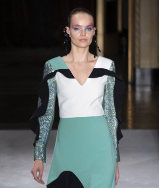 Christian Siriano 2020 Yaz Pist Şovu