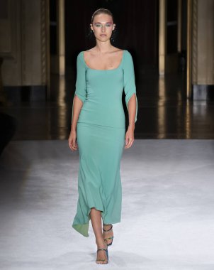 Christian Siriano 2020 Yaz Pist Şovu