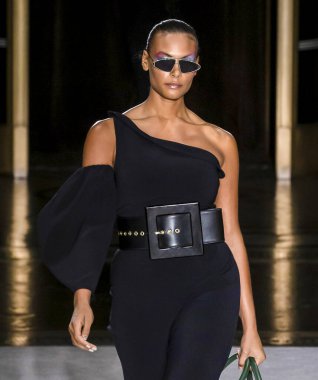 Christian Siriano 2020 Yaz Pist Şovu