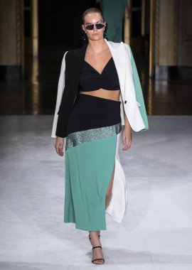 Christian Siriano 2020 Yaz Pist Şovu