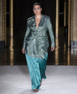 Christian Siriano 2020 Yaz Pist Şovu