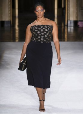 Christian Siriano 2020 Yaz Pist Şovu