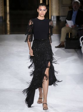 Christian Siriano 2020 Yaz Pist Şovu