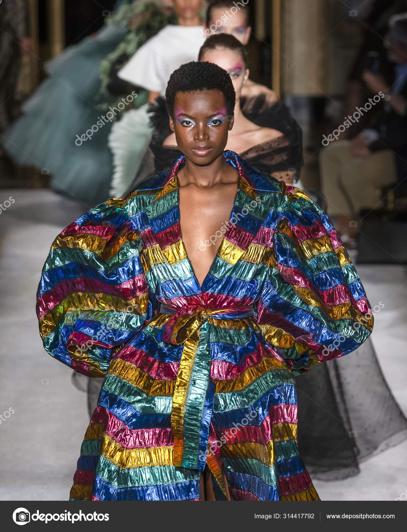 Christian Siriano 2020 Primavera Verano Pasarela Show Foto editorial de stock 314417792 SharpShooter