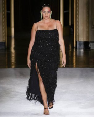 Christian Siriano 2020 Yaz Pist Şovu