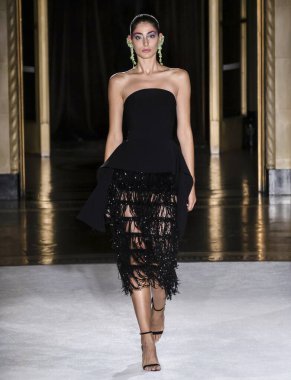 Christian Siriano 2020 Yaz Pist Şovu