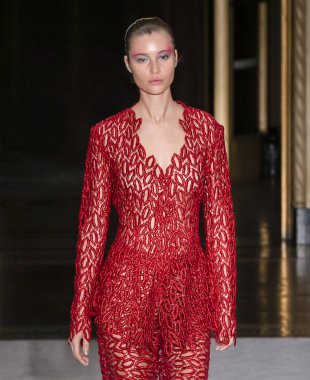 Christian Siriano 2020 Yaz Pist Şovu