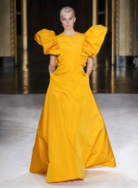 Christian Siriano 2020 Yaz Pist Şovu