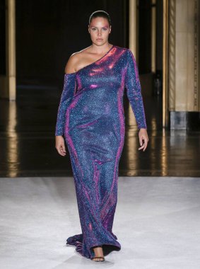 Christian Siriano 2020 Yaz Pist Şovu