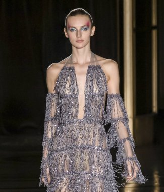 Christian Siriano 2020 Yaz Pist Şovu