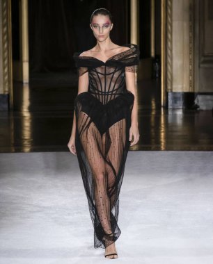 Christian Siriano 2020 Yaz Pist Şovu